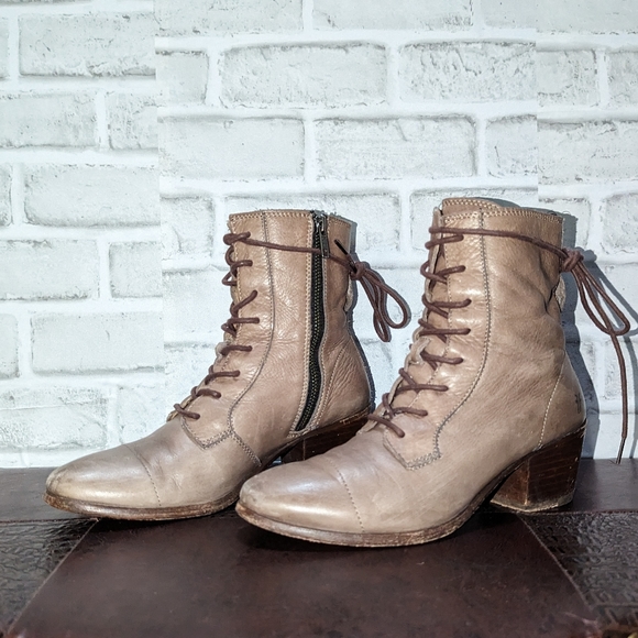 Frye Courtney Tan Brown Antique Style Lace Up Boots size 7 - Picture 10 of 14